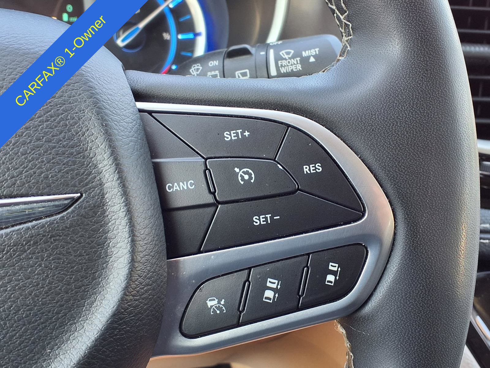 Used 2024 Chrysler Pacifica Limited FWD image 30