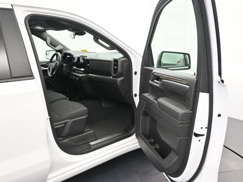 Used 2025 Chevrolet Silverado 1500 LT AWD/4WD image 16