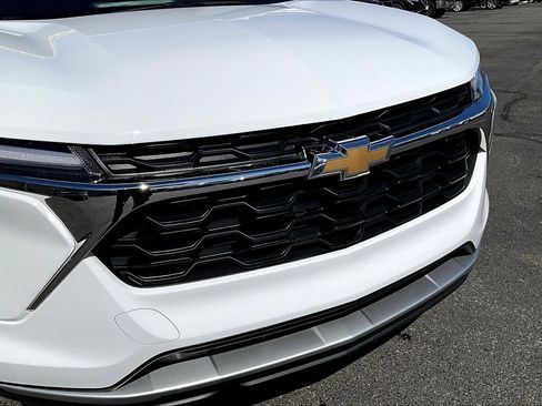 Used 2025 Chevrolet Trax LT w/ LT Convenience Package image 24