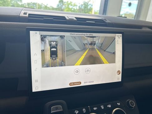 Used 2025 Land Rover Defender 110 S image 9