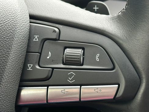 Certified 2025 Cadillac XT4 Premium Luxury image 32