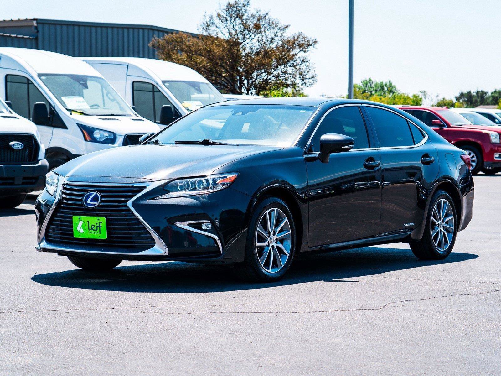Used 2017 Lexus ES 300h w/ Luxury Package FWD image 7