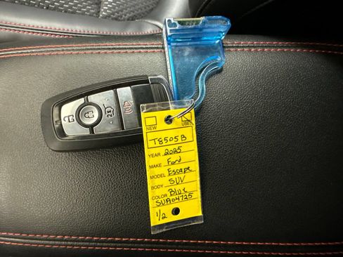Used 2025 Ford Escape ST-Line w/ Tech Pack #1 FWD image 30