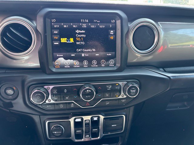 Used 2018 Jeep Wrangler Unlimited Sahara AWD/4WD image 15