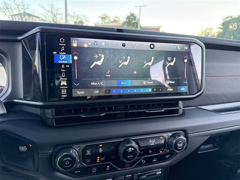 Used 2024 Jeep Wrangler Unlimited Rubicon image 20