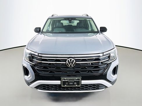 New 2026 Volkswagen Atlas Peak Edition AWD/4WD image 2