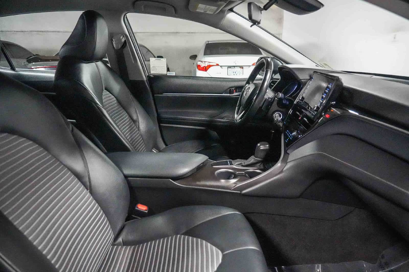 Certified 2022 Toyota Camry SE FWD image 17