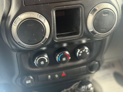 Used 2013 Jeep Wrangler Unlimited Sport image 17