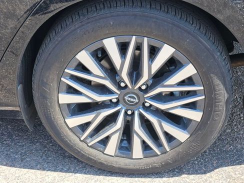 Used 2025 Nissan Altima 2.5 SV w/ SV Premium Package FWD image 8