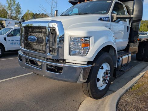 New 2027 Ford F750 2WD Regular Cab Super Duty image 8
