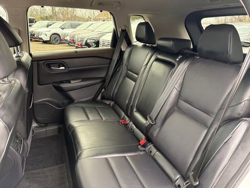 Used 2023 Nissan Rogue SV w/ SV Premium Package image 28