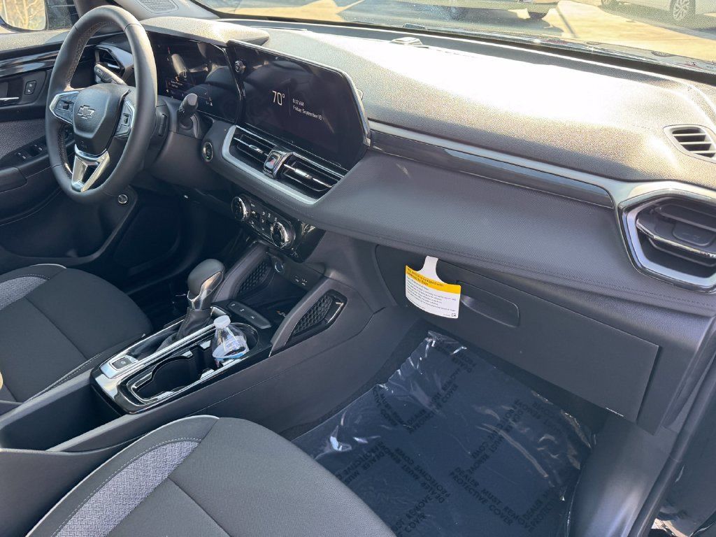 New 2026 Chevrolet TrailBlazer LT w/ Convenience Package FWD image 8
