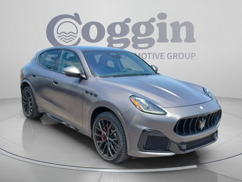 Used 2025 Maserati Grecale Trofeo AWD/4WD image 4