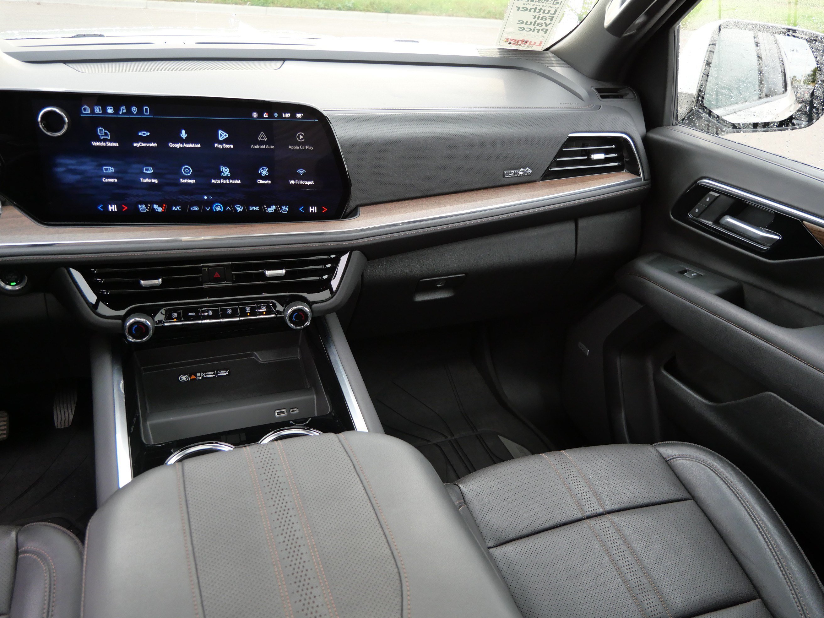 Used 2025 Chevrolet Tahoe High Country AWD/4WD image 11