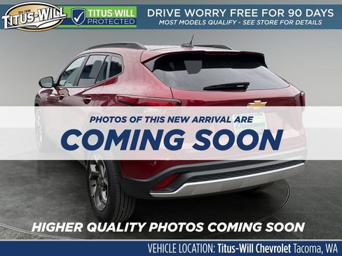 Used 2024 Chevrolet Trax LT w/ Sunroof Package FWD image 4
