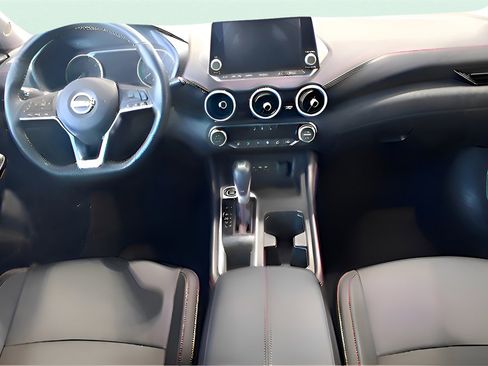 Used 2025 Nissan Sentra SR w/ SR Premium Package image 9