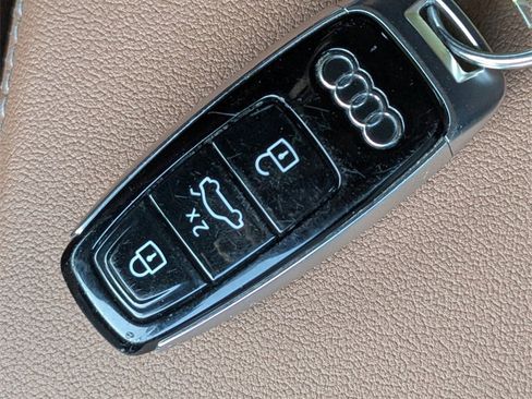 Used 2024 Audi Q8 e-tron Premium Plus w/ Premium Plus Package image 36