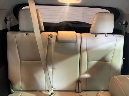 Used 2021 Toyota Highlander XLE image 14