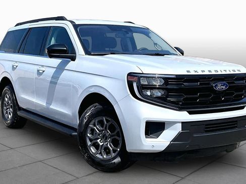 Certified 2025 Ford Expedition Active RWD image 3