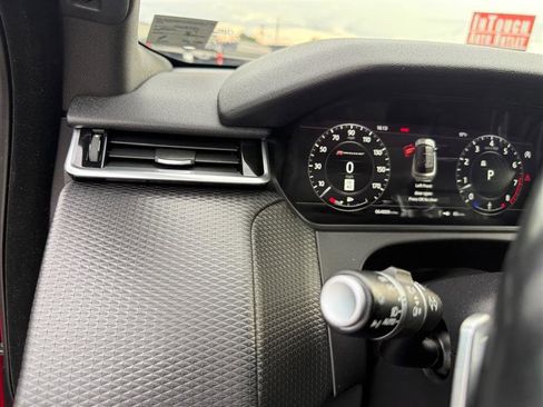 Used 2018 Land Rover Range Rover Velar R-Dynamic SE image 35