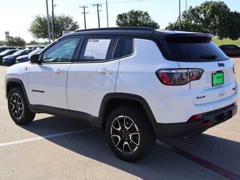 Used 2025 Jeep Compass Trailhawk w/ Trailer Tow Group AWD/4WD image 11