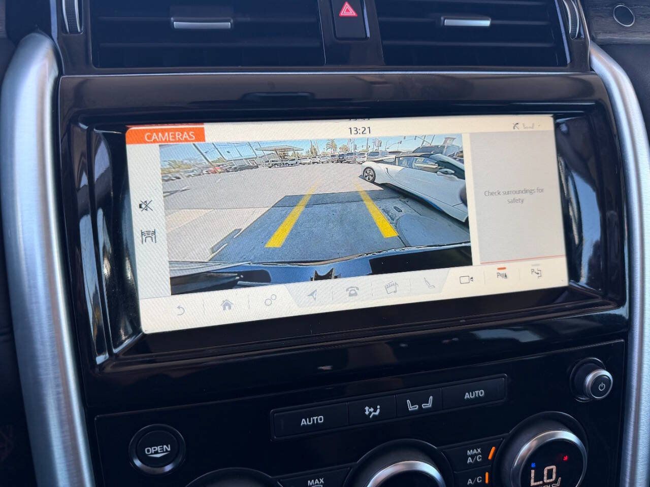 Used 2020 Land Rover Discovery HSE AWD/4WD image 19