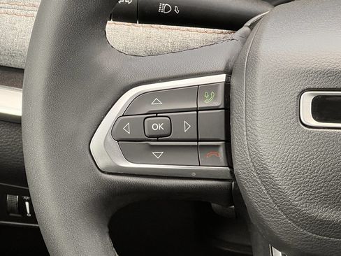 Used 2023 Jeep Compass Latitude AWD/4WD image 14