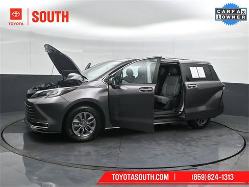 Used 2023 Toyota Sienna XLE image 62