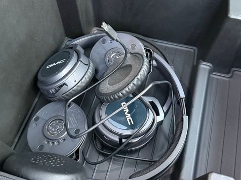 Used 2024 GMC Yukon XL Denali w/ Advanced Technology Package image 23