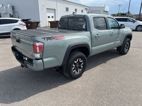 Used 2022 Toyota Tacoma TRD Off-Road w/ TRD Premium Off Road Package AWD/4WD image 5