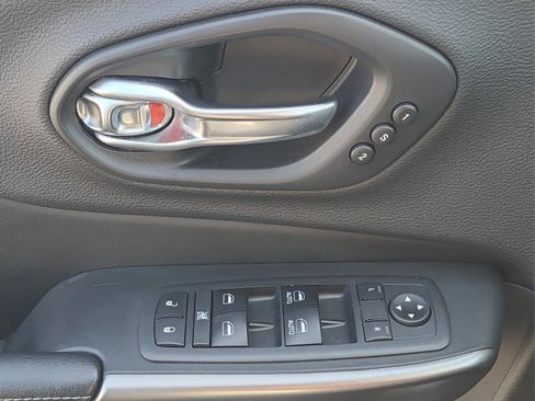 Used 2019 Jeep Cherokee Limited w/ Luxury Group image 28