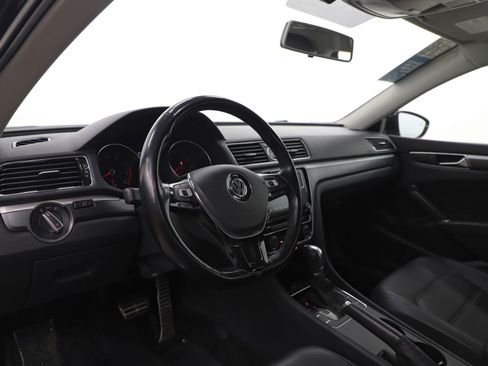 Used 2017 Volkswagen Passat 1.8T R-Line image 16
