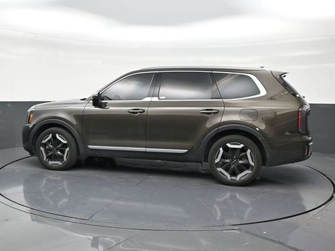 Used 2024 Kia Telluride EX FWD image 2