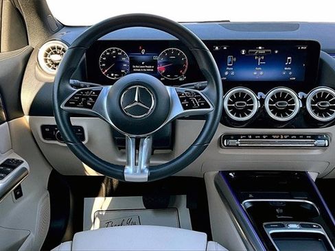 Certified 2025 Mercedes-Benz GLA 250 4MATIC image 11