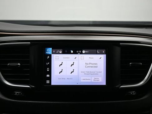 Used 2023 Chrysler Voyager LX image 16