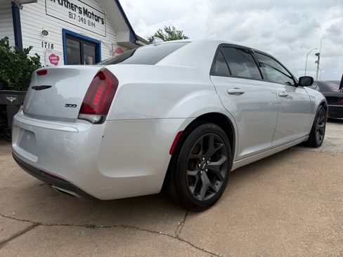Used 2023 Chrysler 300 Touring w/ Sport Appearance Package RWD image 5