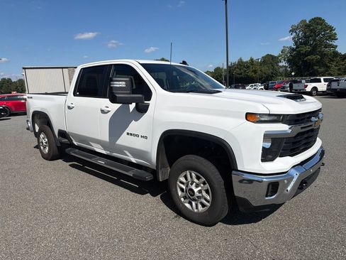 Used 2025 Chevrolet Silverado 2500 LT w/ Safety Package AWD/4WD image 8