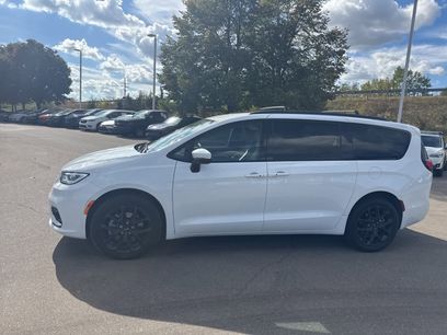 Used 2023 Chrysler Pacifica Touring-L w/ S Appearance Package