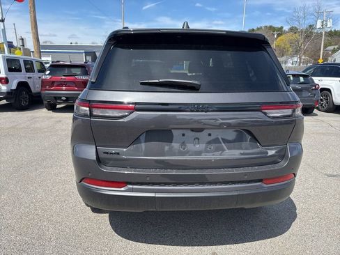 New 2026 Jeep Grand Cherokee Altitude AWD/4WD image 4