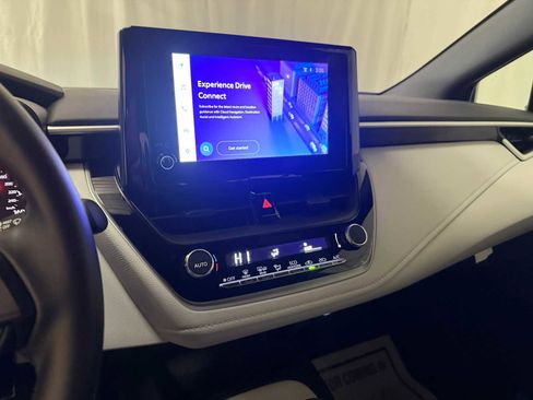 Certified 2025 Toyota Corolla SE image 34