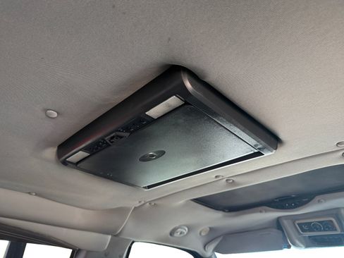 Used 2019 GMC Savana 2500 RWD image 12