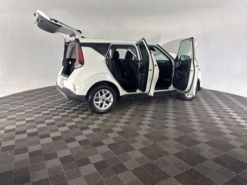 Certified 2024 Kia Soul S image 15
