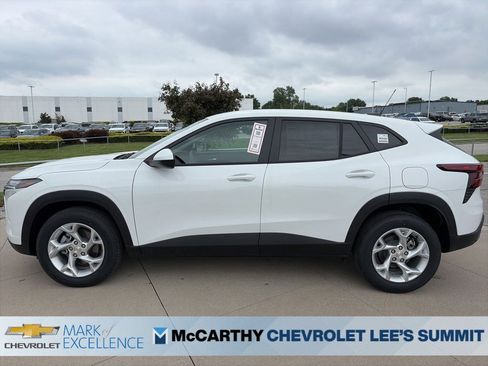 New 2026 Chevrolet Trax LS w/ LS Convenience Package FWD image 5