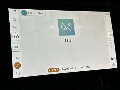 Certified 2024 Land Rover Range Rover Velar Dynamic SE image 17