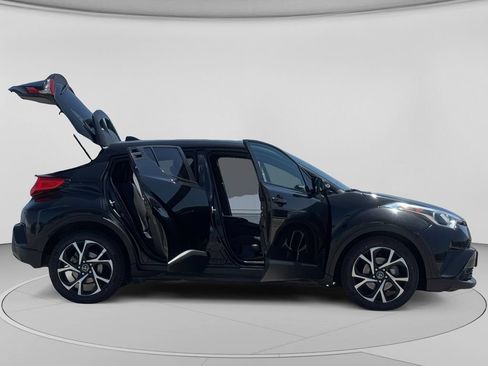 Used 2018 Toyota C-HR XLE FWD image 30