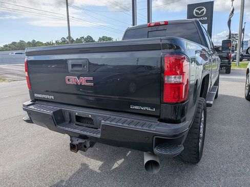 Used 2019 GMC Sierra 2500 Denali w/ Duramax Plus Package AWD/4WD image 9