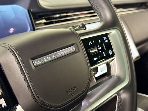 Used 2025 Land Rover Range Rover SE AWD/4WD image 19