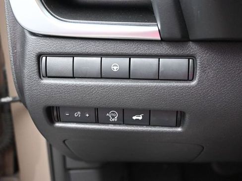 Used 2025 Nissan Rogue SV AWD/4WD image 34