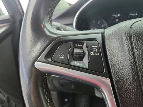 Used 2021 Buick Encore Preferred image 31