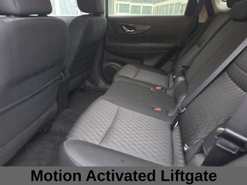 Used 2017 Nissan Rogue SV w/ SV Premium Package AWD/4WD image 16